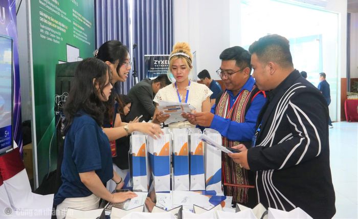 Các KOL tham dự hội nghị.