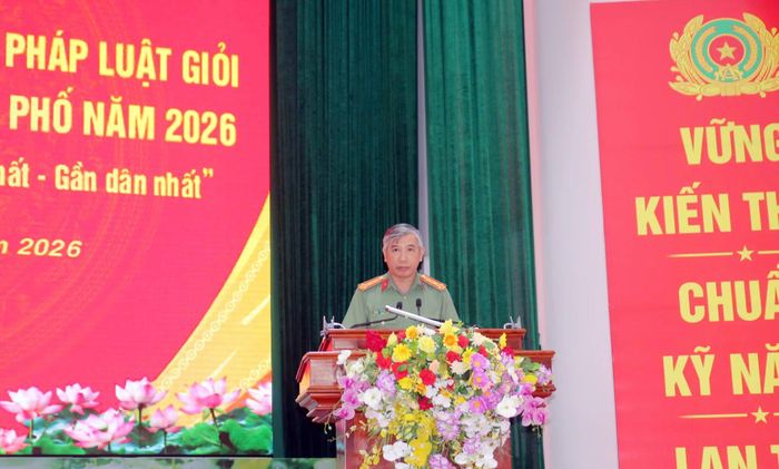 Đại tá Huỳnh Hoài Hận, Phó Giám đốc Công an TP Cần Thơ phát biểu khai mạc Hội thi.