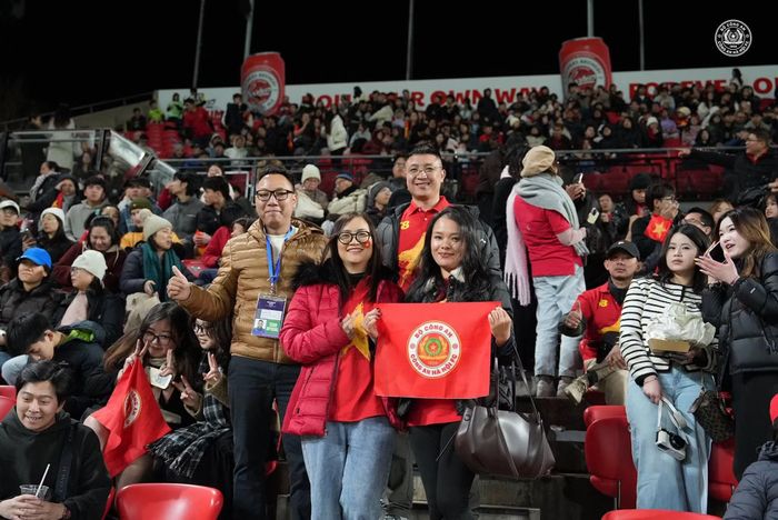 Các cổ động viên CLB Công an Hà Nội trong trận đấu tại Australia. Ảnh: CAHN FC.