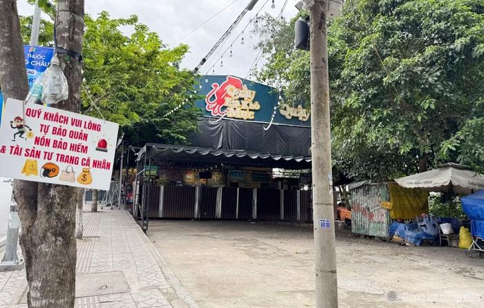 Cơ sở kinh doanh Quậy Bia Khô Mực bị người dân phản ánh chiếm dụng đất công cộng, sử dụng vỉa hè trái phép.