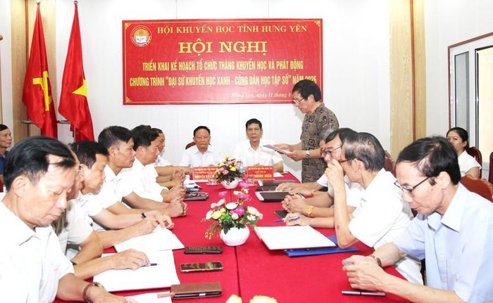 Các đại biểu thảo luận sôi nổi, thống nhất các nội dung của kế hoạch.