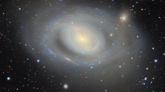 Thiên hà xoắn ốc Messier 96, một chi tiết tuyệt đẹp khác được ghi lại trong bản đồ vũ trụ mới. Nguồn ảnh: DESI Legacy Imaging Surveys