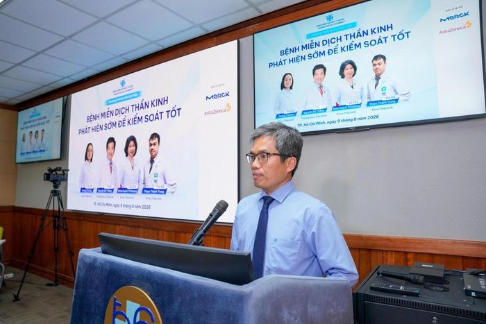 TS BS. Nguyễn Bá Thắng - Trưởng khoa Thần kinh phát biểu khai mạc chương trình. Ảnh: BV ĐHYD