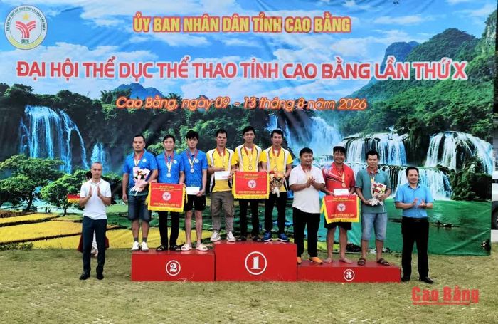 Xã Canh Tân giành Huy chương Vàng nội dung đồng đội nam đứng bắn môn bắn nỏ.