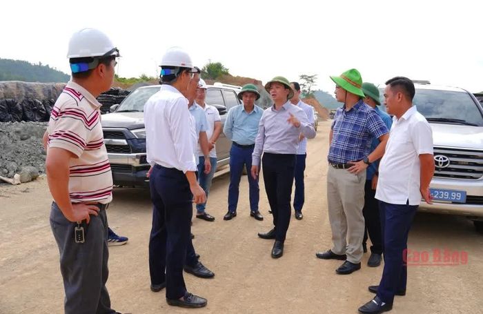 Chủ tịch UBND tỉnh Lê Hải Hòa chỉ đạo tập trung xử lý các điểm nghẽn, tạo tuyến liên tục trên cao tốc Đồng Đăng - Trà Lĩnh.