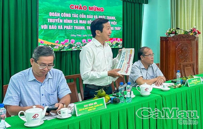 Ông Nguyễn Trọng Tấn, Phó Giám đốc Thường trực Báo và phát thanh, truyền hình Đồng Tháp, chia sẻ kinh nghiệm hoạt động sau hợp nhất.
