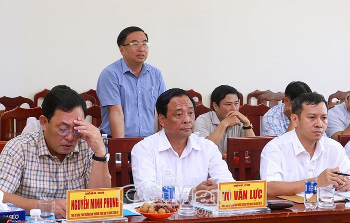 Hiệu trưởng Trường THCS Võ Thị Sáu (xã Gành Hào) Phạm Văn Phương kiến nghị tỉnh quan tâm đầu tư hệ thống phòng cháy, chữa cháy tại trường.