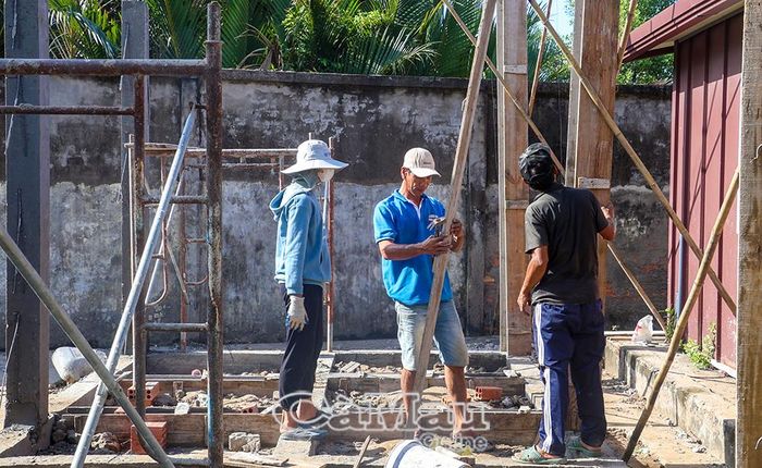 Các đơn vị thi công cam kết hoàn thành sửa chữa trường lớp tại xã Gành Hào trước ngày 20/8/2026. Ảnh chụp tại Trường Tiểu học Trần Đại Nghĩa.