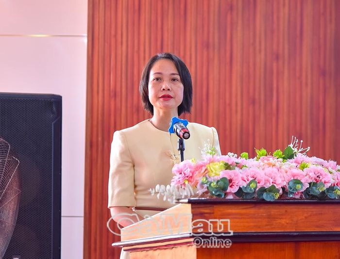 Bà Dư Trúc Loan, Chánh Văn phòng Sở VH,TT và DL thông tin về nội dung lớp tập huấn.