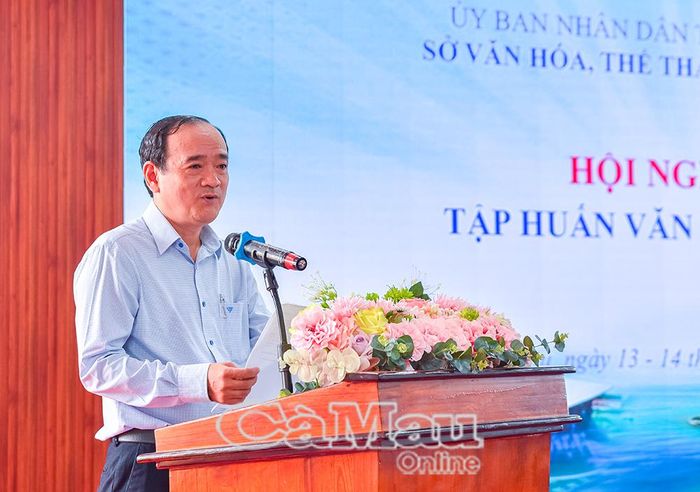 Ông Từ Hoàng Ân, Phó Giám đốc Sở VH,TT và DL phát biểu khai giảng lớp tập huấn.