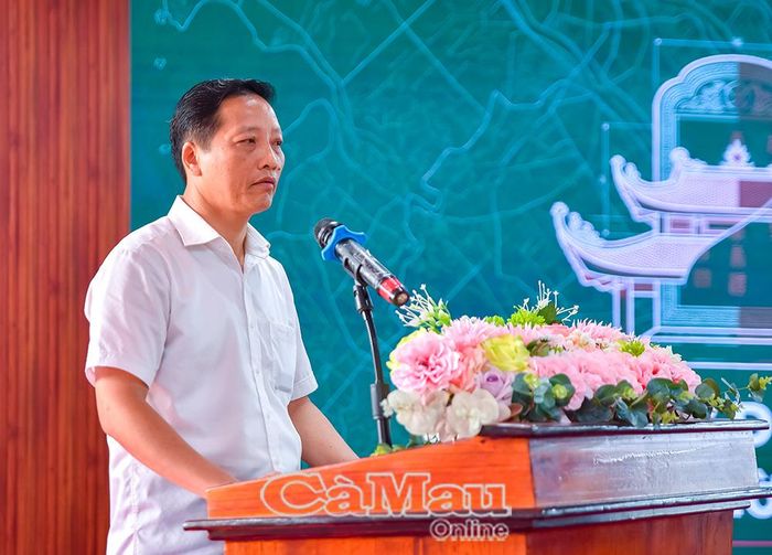 Ông Tiêu Minh Tiên, Chuyên viên cao cấp Sở VH,TT và DL truyền đạt chuyên đề về bảo tồn di tích.