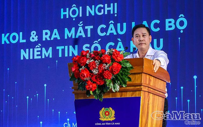 Đại tá Lê Mạnh Hùng, Phó Giám đốc Công an tỉnh Cà Mau phát biểu tại hội nghị.