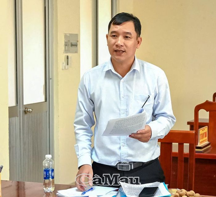 Đồng chí Dương Thanh Điền, Phó Trưởng ban Dân chủ, giám sát và phản biện xã hội cơ quan Uỷ ban MTTQ Việt Nam tỉnh Cà Mau, đề nghị xã sớm xây dựng quy chế phối hợp trong thực hiện mục tiêu tăng trưởng kinh tế.