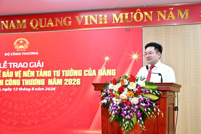 Đồng chí Nguyễn Văn Minh - Tổng Biên tập Báo Công Thương đánh giá: Các tác phẩm năm nay đã bám sát những vấn đề thực tiễn của ngành Công Thương như an ninh năng lượng, tự chủ công nghiệp, phòng vệ thương mại, bảo vệ người tiêu dùng, chuyển đổi số