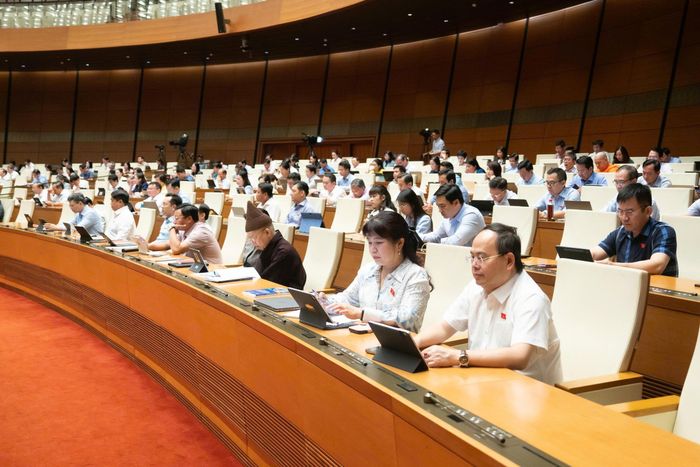 Quốc hội thảo luận tại Hội trường về việc thành lập TP. Quảng Ninh và TP. Bắc Ninh. Ảnh: VPQH