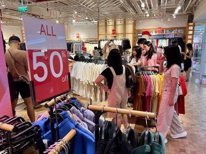 Tưởng tiết kiệm, nhiều người lại vô tình chi thêm tiền. Ảnh minh họa