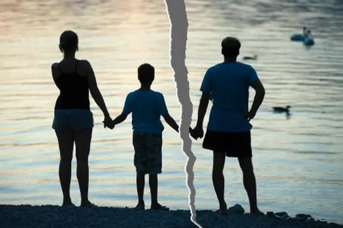 Người cha dành sự quan tâm cho con trai riêng sau cuộc hôn nhân đổ vỡ. Ảnh minh họa