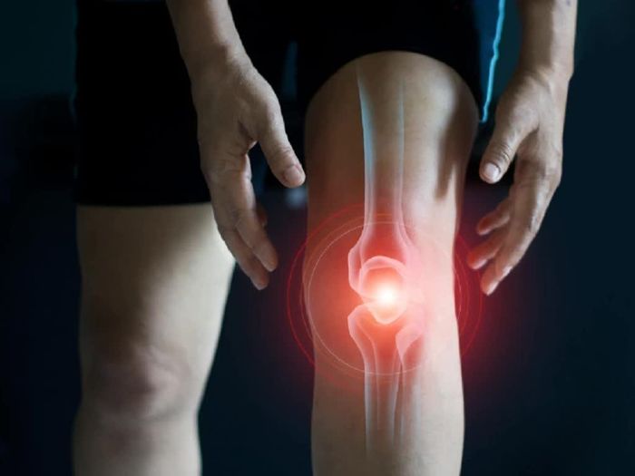 Khởi động trước khi vận động giúp giảm nguy cơ chấn thương đầu gối. Ảnh minh họa