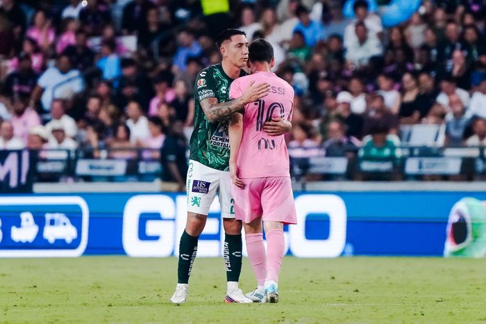 Các cầu thủ của CLB Club León dành cho Messi sự tôn trọng