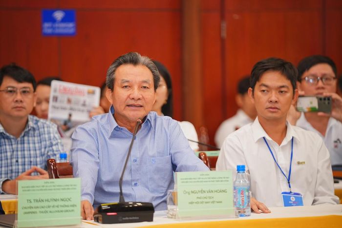 Ông Nguyễn Văn Hoàng, Phó Chủ tịch Hiệp hội Dệt may Việt Nam, phát biểu tại Diễn đàn.