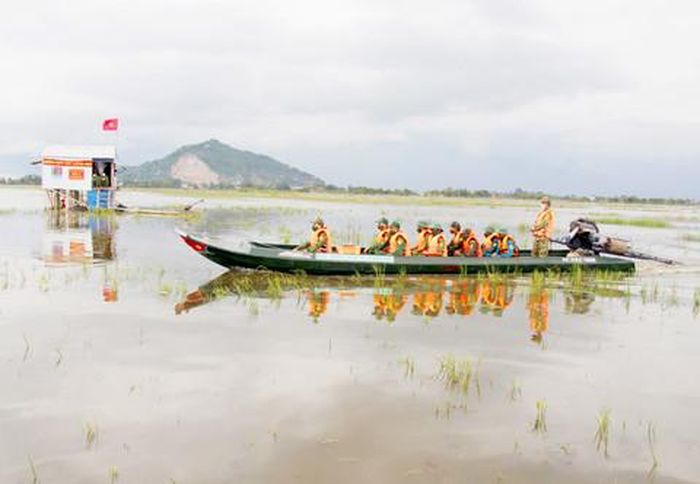 Lực lượng Biên phòng An Giang tuần tra mùa nước nổi
