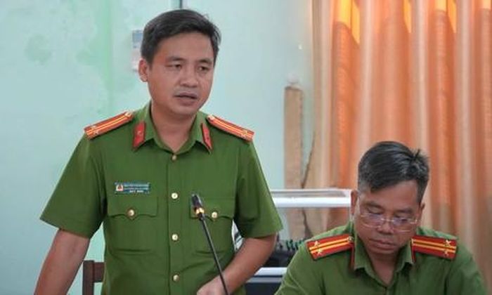 Trung tá Nguyễn Phong Vinh - Phó trưởng Công an P.Dĩ An phát biểu tại lễ sơ kết