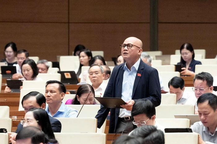 Đại biểu Bế Trung Anh, Đoàn ĐBQH tỉnh Đắk Lắk phát biểu. Ảnh: quochoi.vn