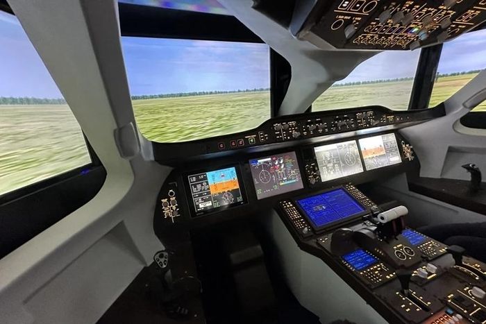 C919 trang bị hệ thống fly-by-wire hiện đại (do Honeywell cung cấp), thay thế các kết nối cơ học truyền thống bằng tín hiệu điện tử, giúp máy bay vận hành chính xác, an toàn. (Ảnh: SCMP)