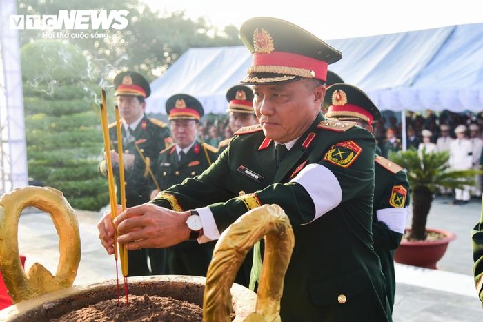 Dự lễ có Thượng tướng Nguyễn Văn Hiền - Thứ trưởng Bộ Quốc phòng; bà Tôn Ngọc Hạnh, Phó Bí thư Thường trực Thành ủy, Chủ tịch HĐND TP Đồng Nai; Thiếu tướng Trần Chí Tâm, Phó Chính ủy Quân khu 7, Trưởng Ban Chỉ đạo Quân khu 7 về tìm kiếm, quy tập và xác định danh tính hài cốt liệt sĩ cùng lãnh đạo các cơ quan, đơn vị trực thuộc Bộ Quốc phòng và TP Đồng Nai.