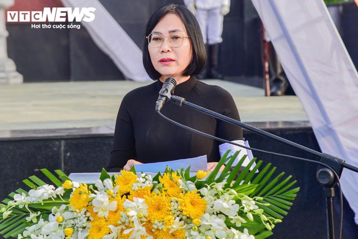 Đọc điếu văn tại lễ truy điệu, bà Nguyễn Thị Hoàng, Phó Chủ tịch UBND TP Đồng Nai, Trưởng Ban Chỉ đạo thành phố về tìm kiếm, quy tập và xác định danh tính hài cốt liệt sĩ, bày tỏ niềm xúc động và tri ân trước sự hy sinh của các anh hùng liệt sĩ.
