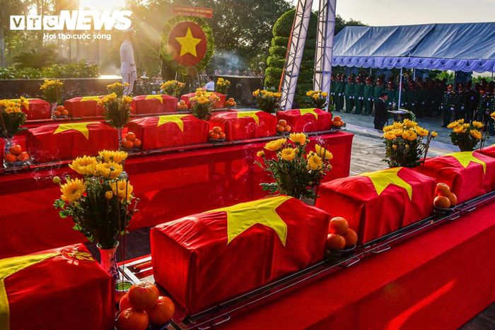 Theo bà Hoàng, chiến tranh đã lùi xa nhưng những mất mát, đau thương vẫn còn hiện hữu trong nhiều gia đình và ký ức của dân tộc. Đón các liệt sĩ trở về, an nghỉ trong lòng đất mẹ là “mệnh lệnh từ trái tim”, đồng thời là trách nhiệm, tình cảm và sự tri ân của thế hệ hôm nay đối với những người đã hiến dâng tuổi thanh xuân, máu xương cho độc lập, tự do của Tổ quốc.