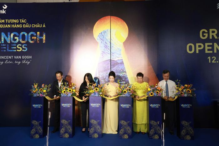 Triển lãm Van Gogh Timeless được giới thiệu là lần đầu tiên có một dự án Van Gogh bản quyền từ Pháp tại Hà Nội.