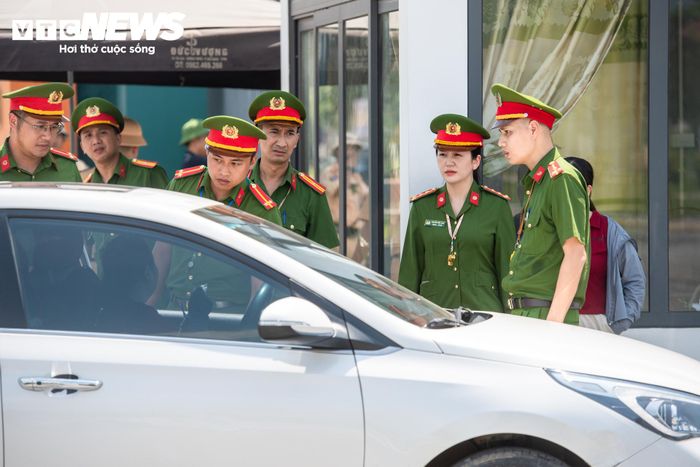 Theo kế hoạch, kỳ thi lại diễn ra tại Trường THPT Chuyên Tuyên Quang với 15 phòng thi. Thí sinh sử dụng lại số báo danh và dữ liệu phòng thi của kỳ thi chính thức.