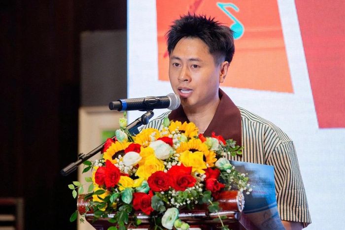 Nhạc sĩ Dương Cầm, Tổng đạo diễn và Giám đốc âm nhạc của chương trình.