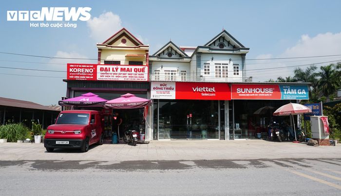 Dãy nhà cao tầng kiên cố thuộc khuôn viên khu vực chợ Yên Đức. 