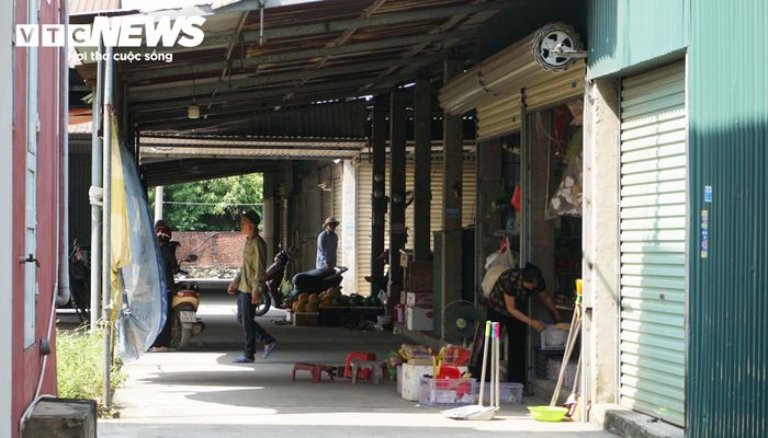 Trước hành vi vi phạm, Công ty TNHH Văn Huy bị Sở Nông nghiệp và Môi trường Quảng Ninh ra quyết định xử phạt hành chính số tiền 600 triệu đồng. Đồng thời, doanh nghiệp này bắt buộc phải thực hiện các biện pháp khắc phục hậu quả bao gồm khôi phục lại tình trạng ban đầu của đất trước khi vi phạm và nộp lại số lợi bất hợp pháp thu được từ hành vi vi phạm với số tiền hơn 5,3 tỷ đồng.