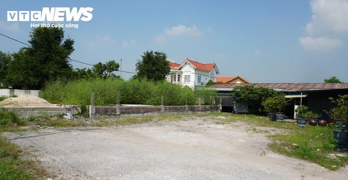 Một góc chợ trong tình trạng dang dở.