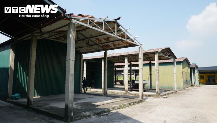Được xây dựng từ năm 2012, hiện một số hạng mục tại chợ đã xuống cấp. 