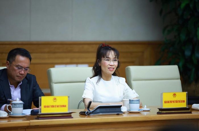  Anh hùng Lao động, Tiến sĩ Nguyễn Thị Phương Thảo và lãnh đạo cấp cao HDBank tham dự cuộc họp. (Ảnh: Dương Giang/TTXVN)