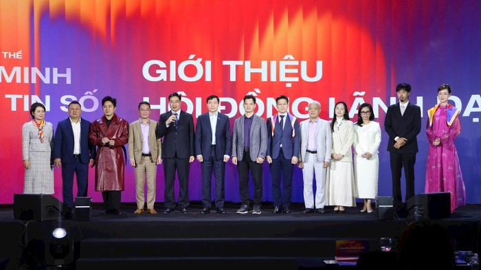 Ra mắt Hội đồng lãnh đạo Liên minh Niềm tin số tại hội nghị KOL toàn quốc lần thứ I. Ảnh: Thu Uyên