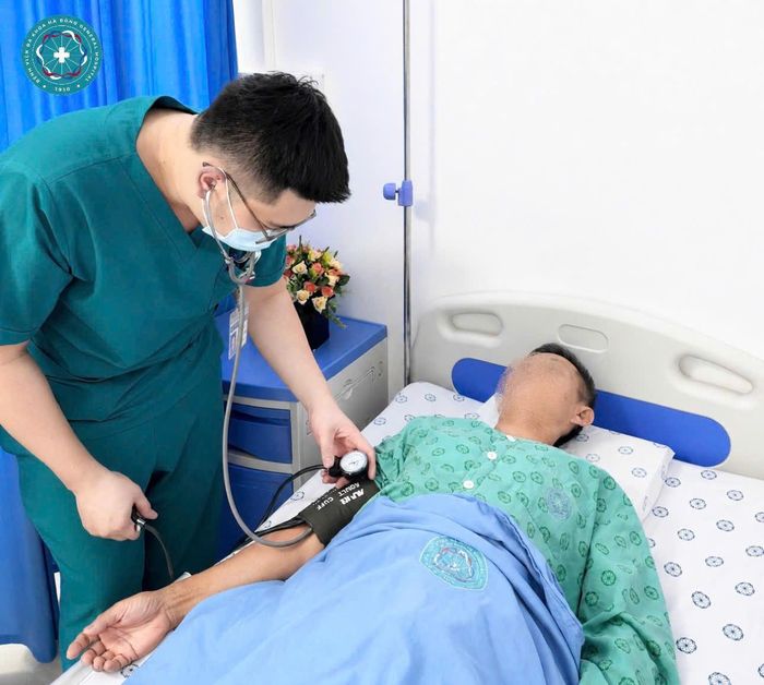 Chăm sóc bệnh nhân sau cấy máy phá rung tự động (ICD) tại Bệnh viện Đa khoa Hà Đông (ảnh: BVĐK Hà Đông).