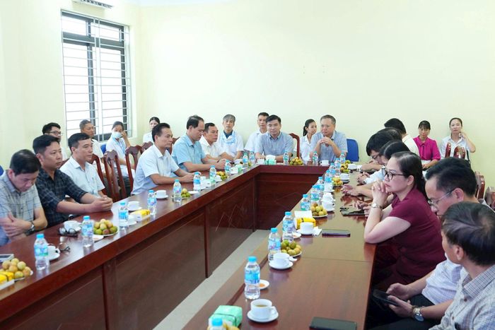 Các đại biểu dự lễ ra mắt mô hình Trạm Y tế số xã Gia Lâm. Ảnh: Hoàng Anh