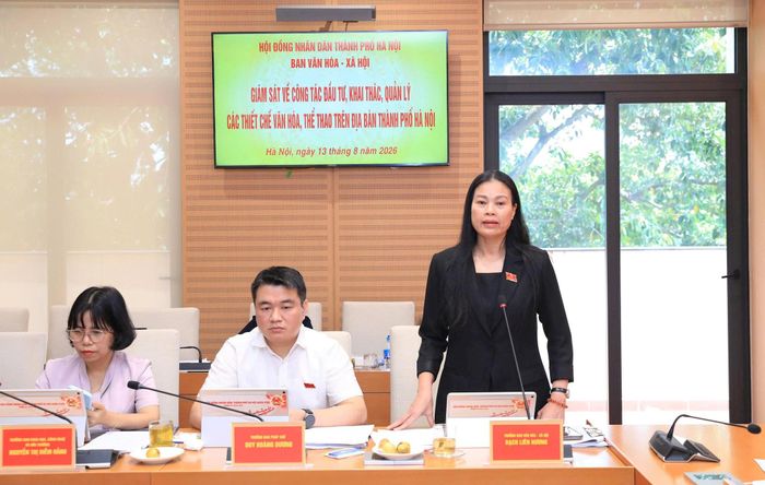 Trưởng ban Văn hóa - Xã hội HĐND thành phố Bạch Liên Hương phát biểu. Ảnh: MH