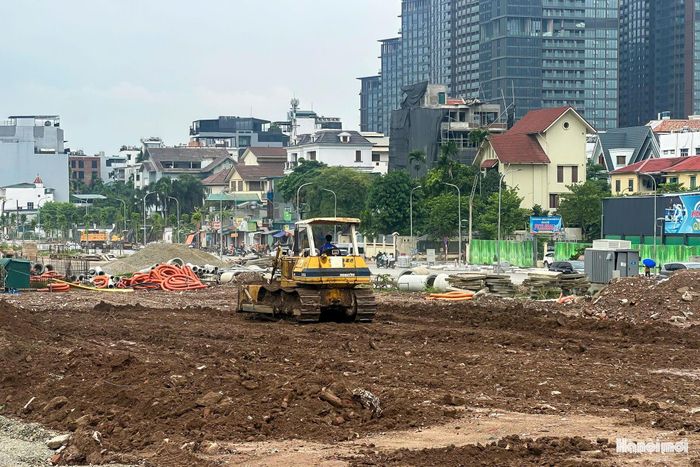 Việc hoàn thiện tuyến đường sẽ tạo điều kiện thuận lợi hơn cho người dân và du khách tiếp cận không gian ven Hồ Tây, đồng thời mở thêm dư địa phát triển các hoạt động thương mại, dịch vụ, du lịch. Hạ tầng giao thông được đầu tư đồng bộ cũng góp phần nâng cao giá trị cảnh quan, tạo diện mạo mới cho khu vực.