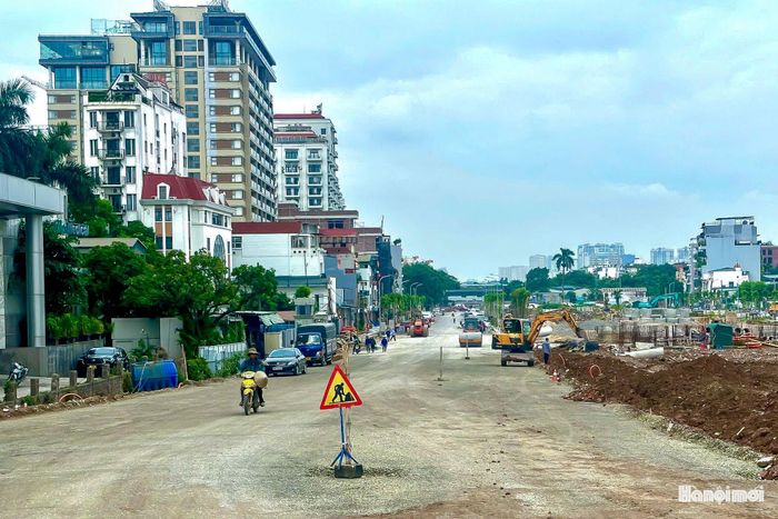 Đáng chú ý của dự án là quy mô mặt cắt ngang tuyến đường lên tới 90m, từng bước hình thành một trục giao thông đô thị có quy mô lớn, đồng bộ tại khu vực phía Đông Hồ Tây.