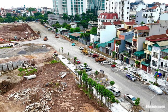 Trước đó, trong buổi kiểm tra tiến độ các dự án trọng điểm trên địa bàn, Chủ tịch UBND thành phố Hà Nội Vũ Đại Thắng yêu cầu các đơn vị huy động tối đa nhân lực, thiết bị để đẩy nhanh tiến độ, song phải bảo đảm chất lượng công trình và mỹ quan đô thị, tuyệt đối không đánh đổi chất lượng lấy tiến độ.