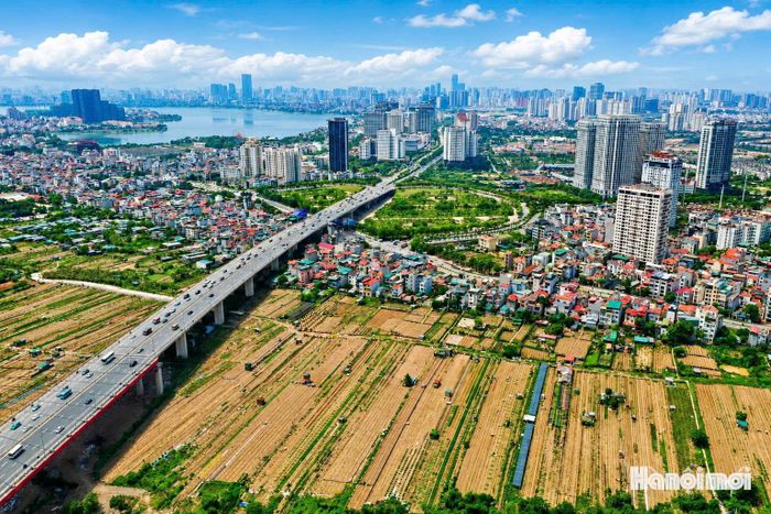 Thủ đô cần quản lý quy hoạch chặt chẽ, tránh tình trạng phát triển tự phát hoặc đầu cơ đất đai làm méo mó thị trường. Ảnh: Phạm Hùng