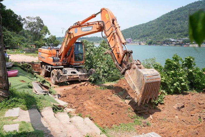 Các công trình vi phạm công trình thủy lợi ven hồ Đồng Đò sẽ được xã Kim Anh lấp phương án giải tỏa. Ảnh ST