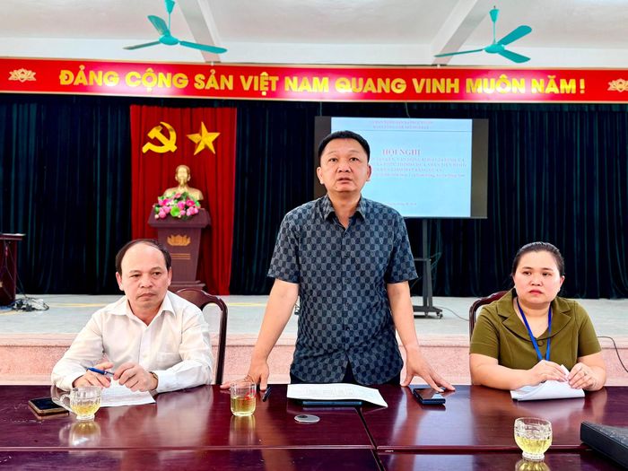 Phó Chủ tịch UBND xã Nguyễn Văn Minh phát biểu tại hội nghị. Ảnh: Thanh Hà