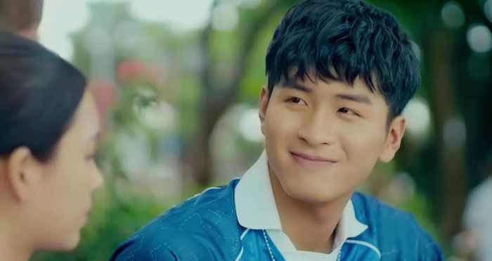 Hà Thành với tạo hình hot boy vườn trường. 